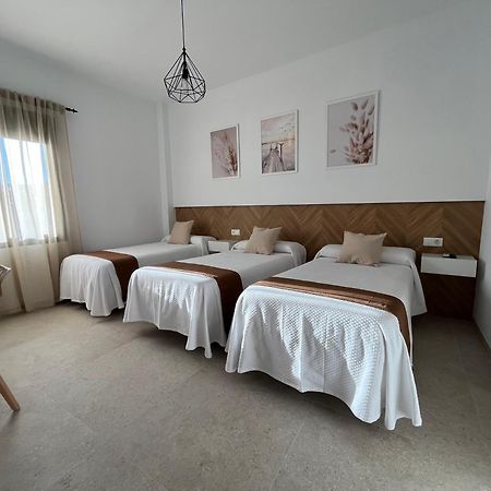 Hostal Parador De Los Llanos Torreorgaz ภายนอก รูปภาพ