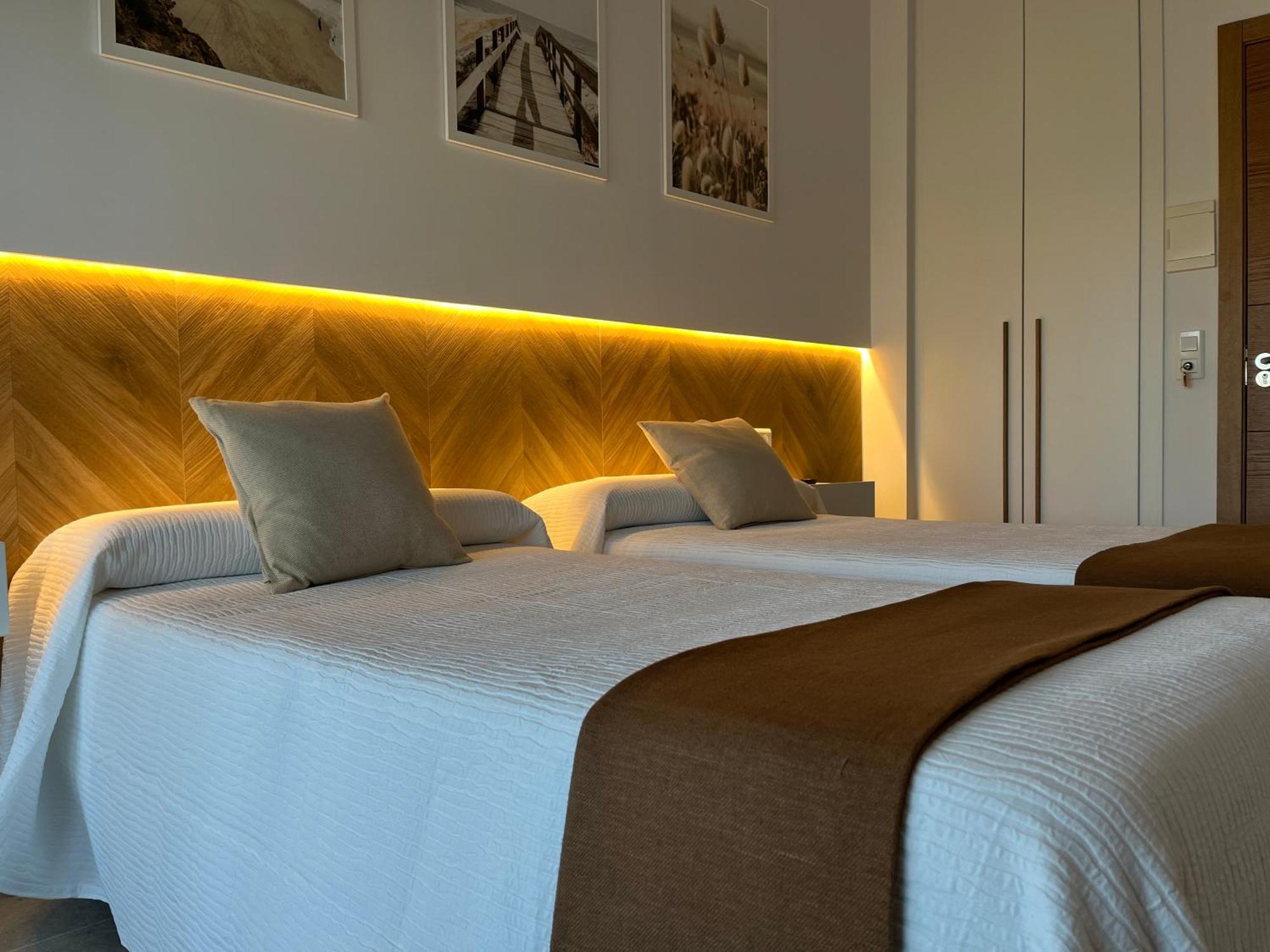 Hostal Parador De Los Llanos Torreorgaz ภายนอก รูปภาพ