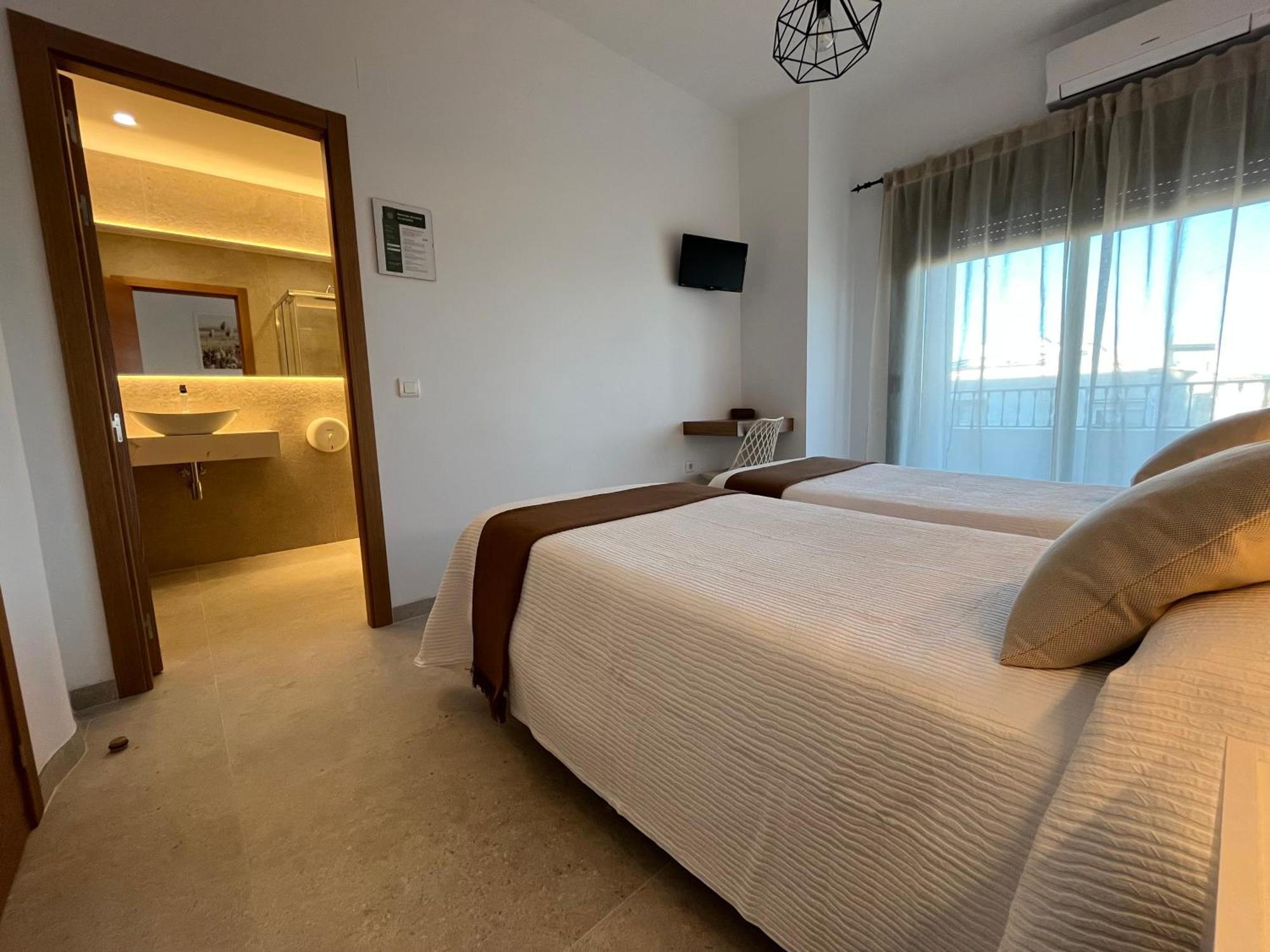 Hostal Parador De Los Llanos Torreorgaz ภายนอก รูปภาพ