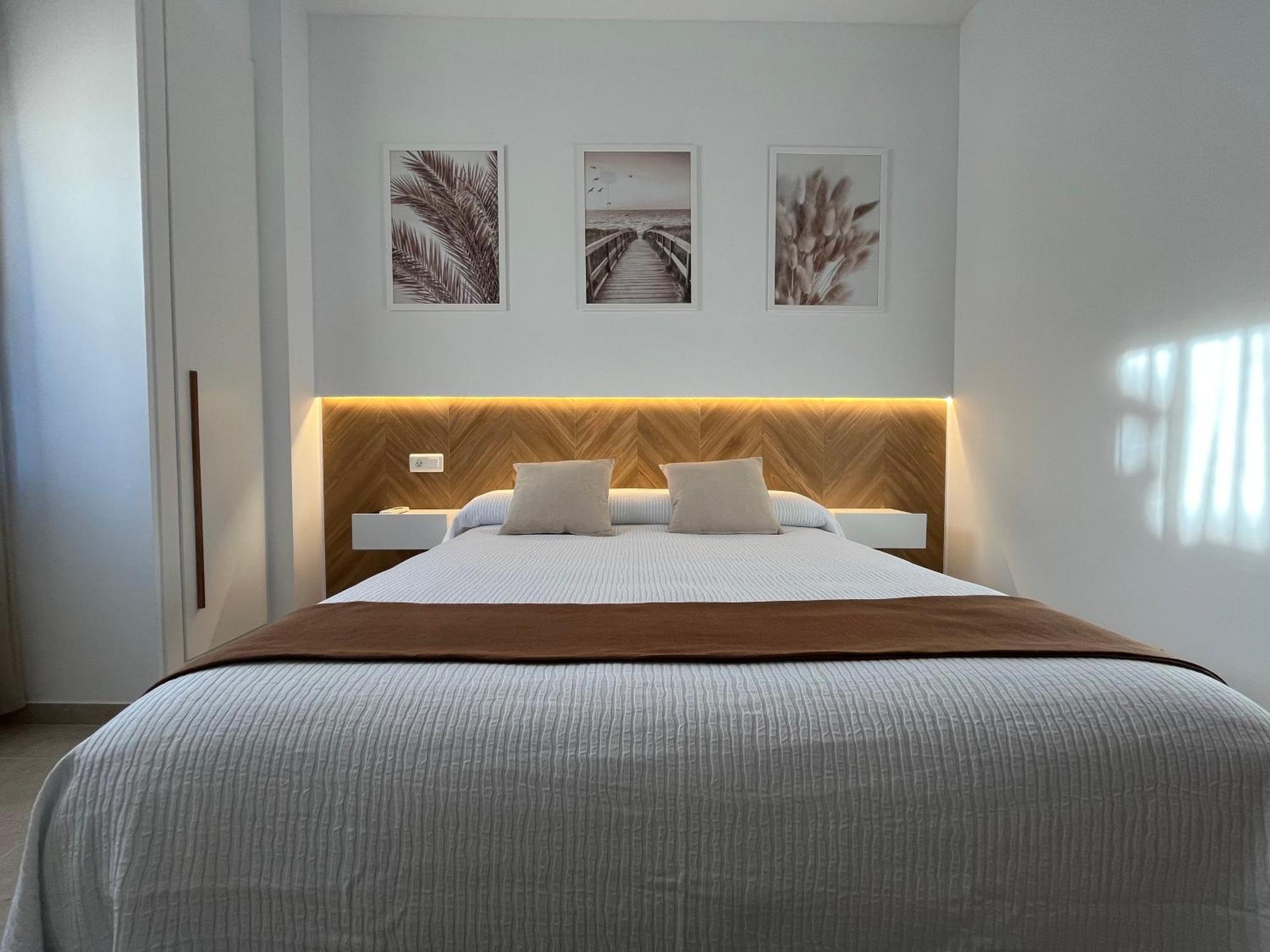 Hostal Parador De Los Llanos Torreorgaz ภายนอก รูปภาพ