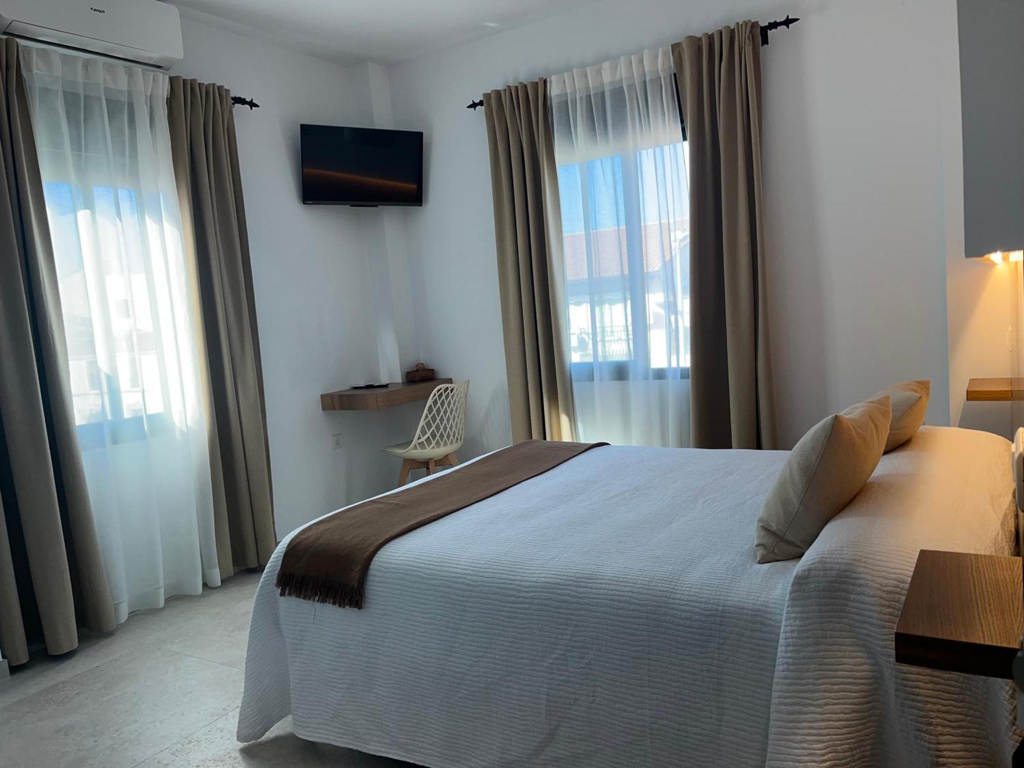 Hostal Parador De Los Llanos Torreorgaz ภายนอก รูปภาพ