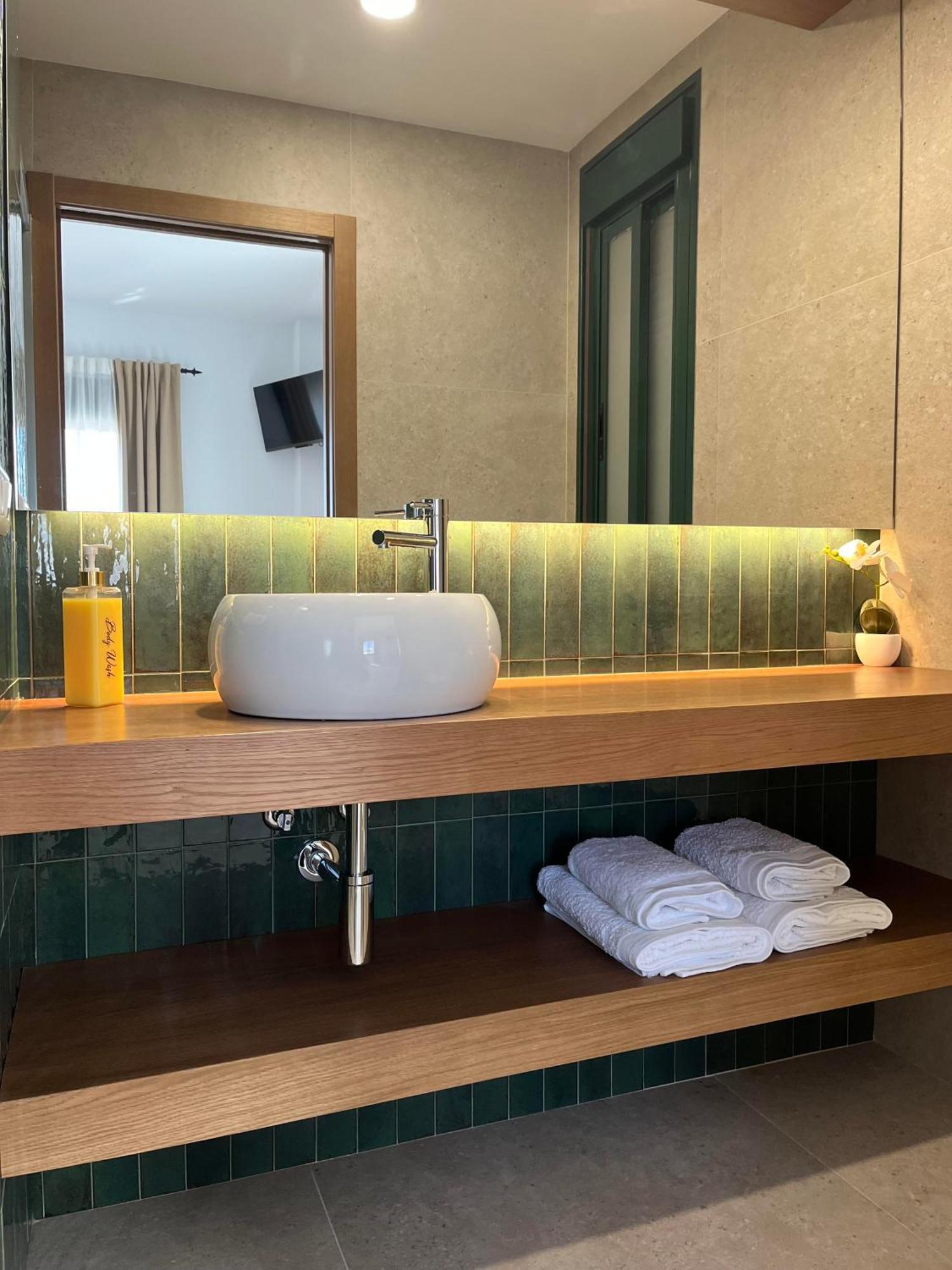 Hostal Parador De Los Llanos Torreorgaz ภายนอก รูปภาพ