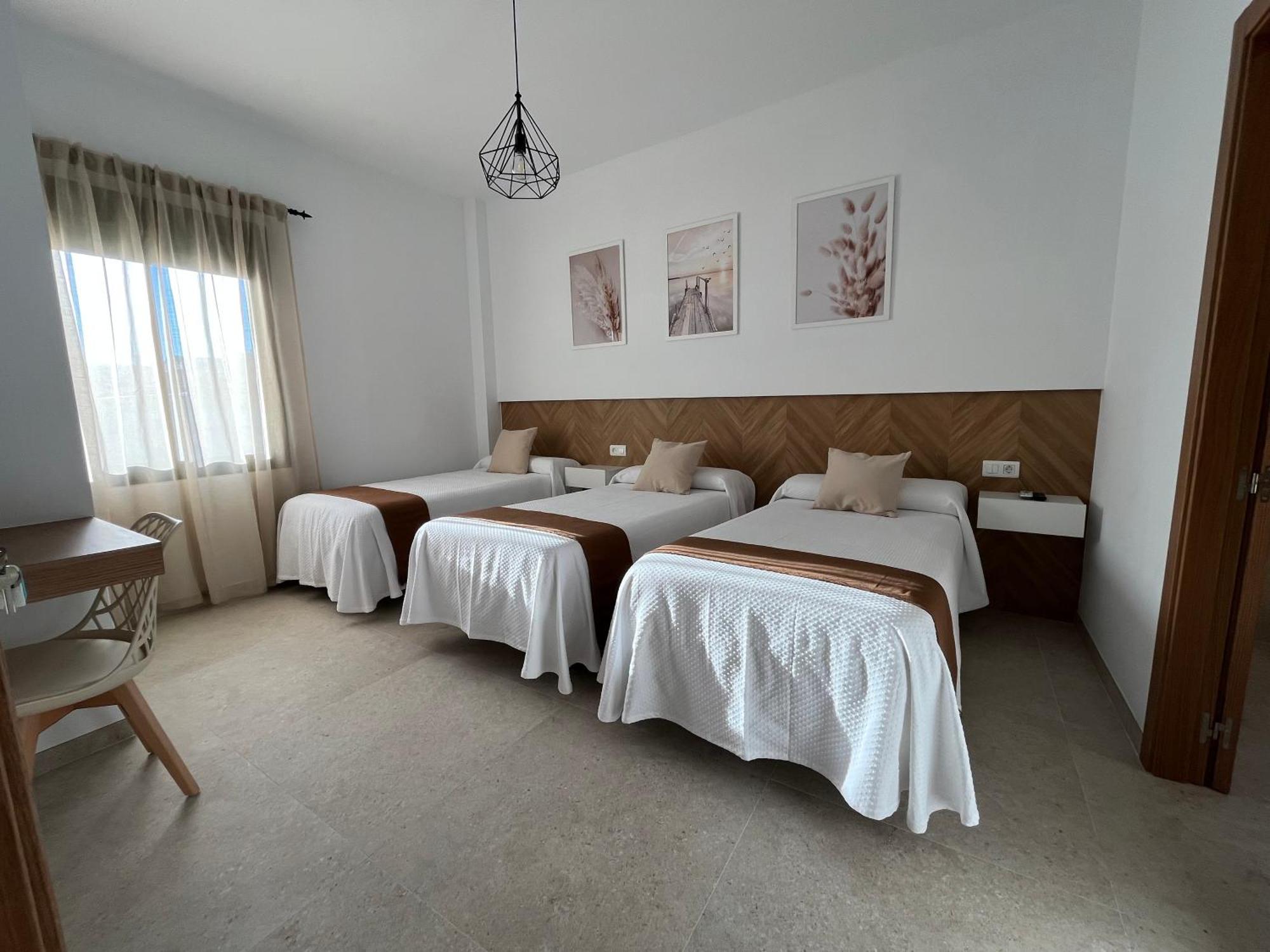 Hostal Parador De Los Llanos Torreorgaz ภายนอก รูปภาพ
