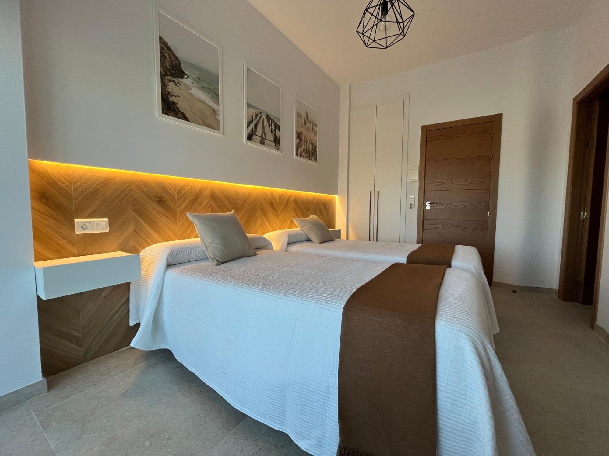 Hostal Parador De Los Llanos Torreorgaz ภายนอก รูปภาพ