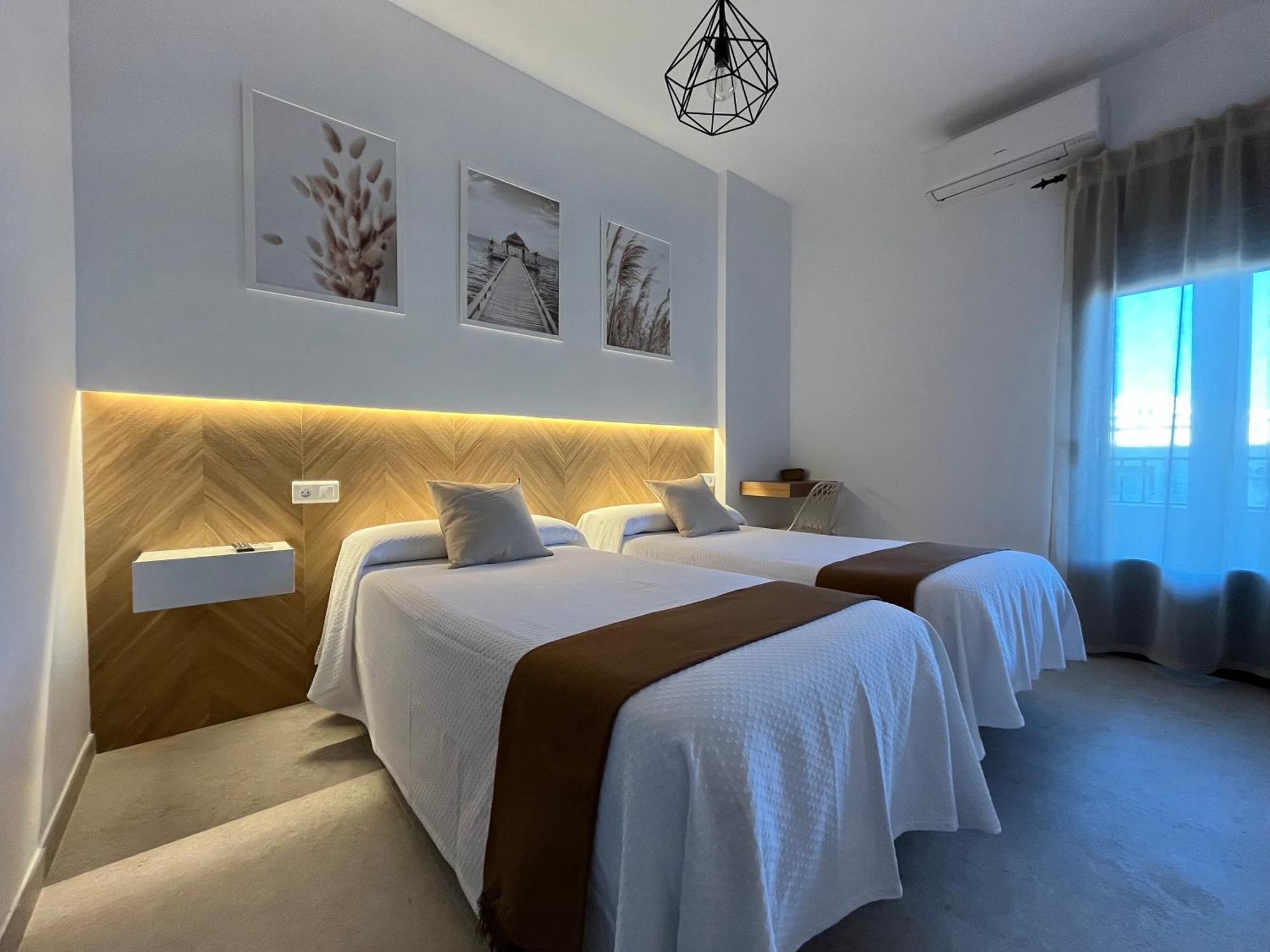 Hostal Parador De Los Llanos Torreorgaz ภายนอก รูปภาพ